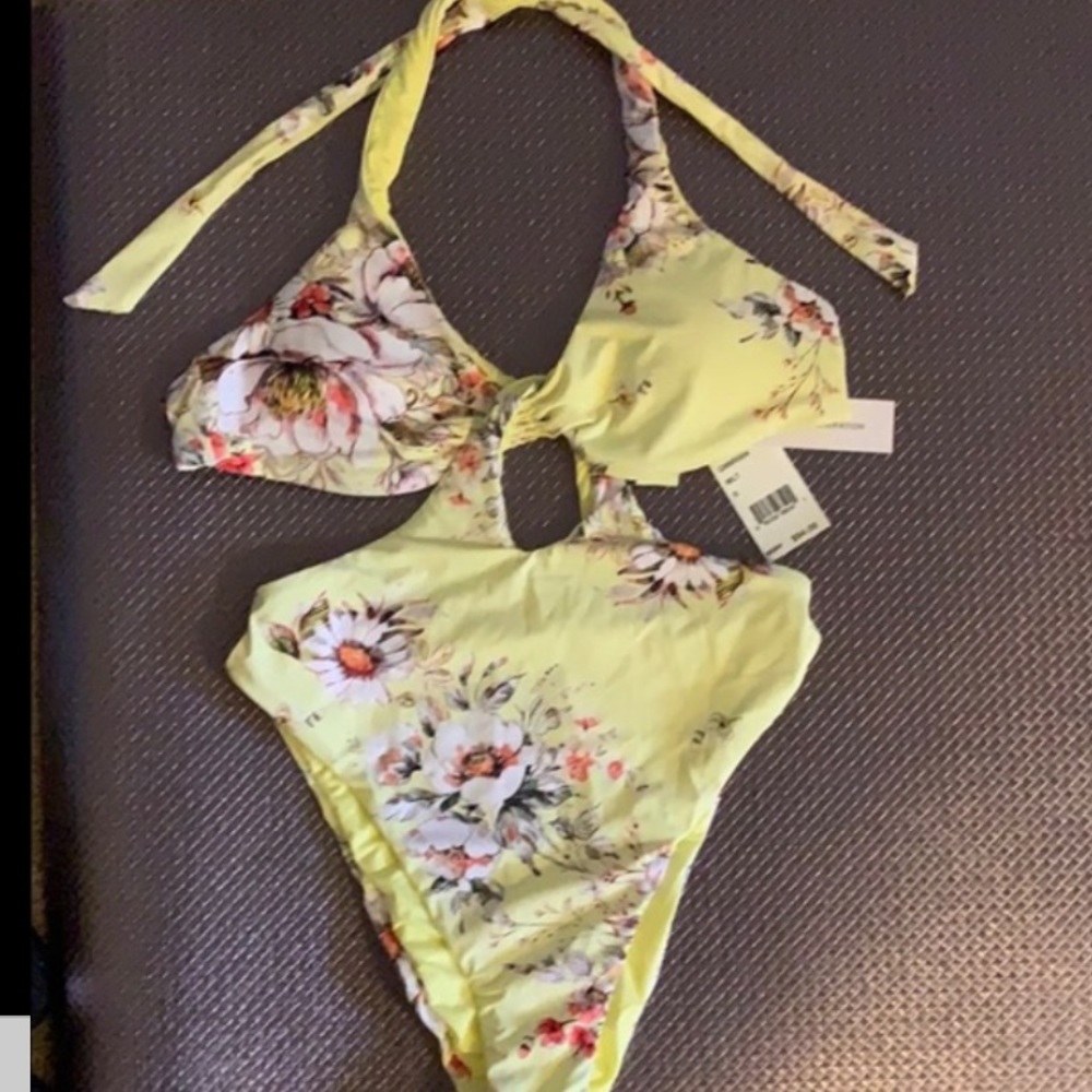 Super cute Yellow - say hello in this Floral SWIMSUIT 👙💜 one piece 🤩